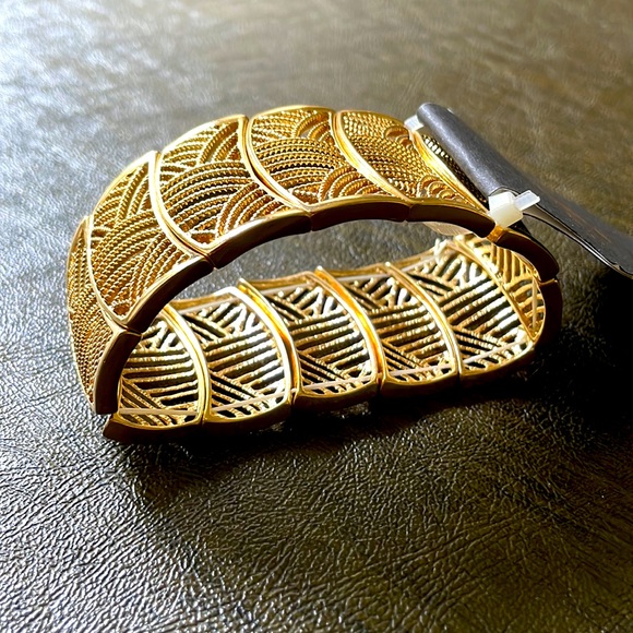 NWT Elastic Pull On Cut Out Bracelet Size Large - Picture 3 of 4